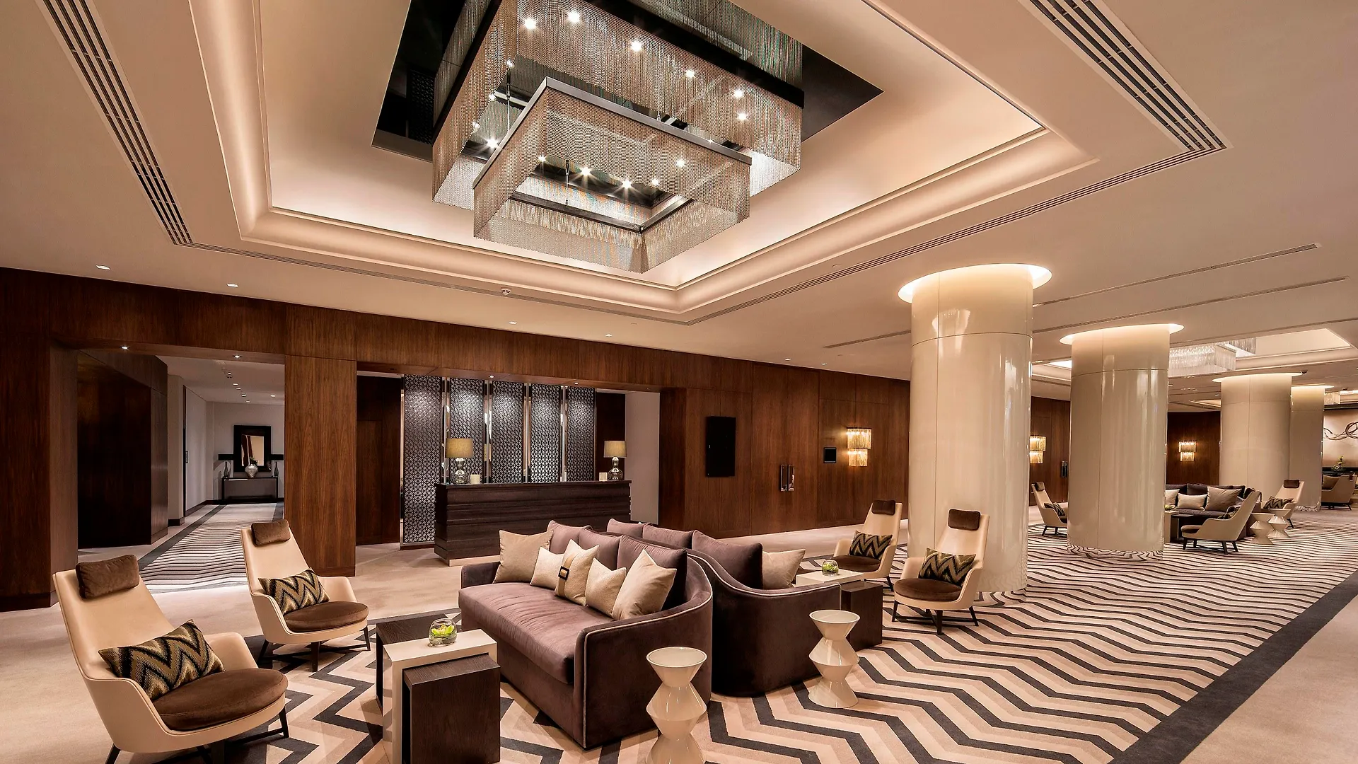 Pullman Dubai Creek City Centre 5*,