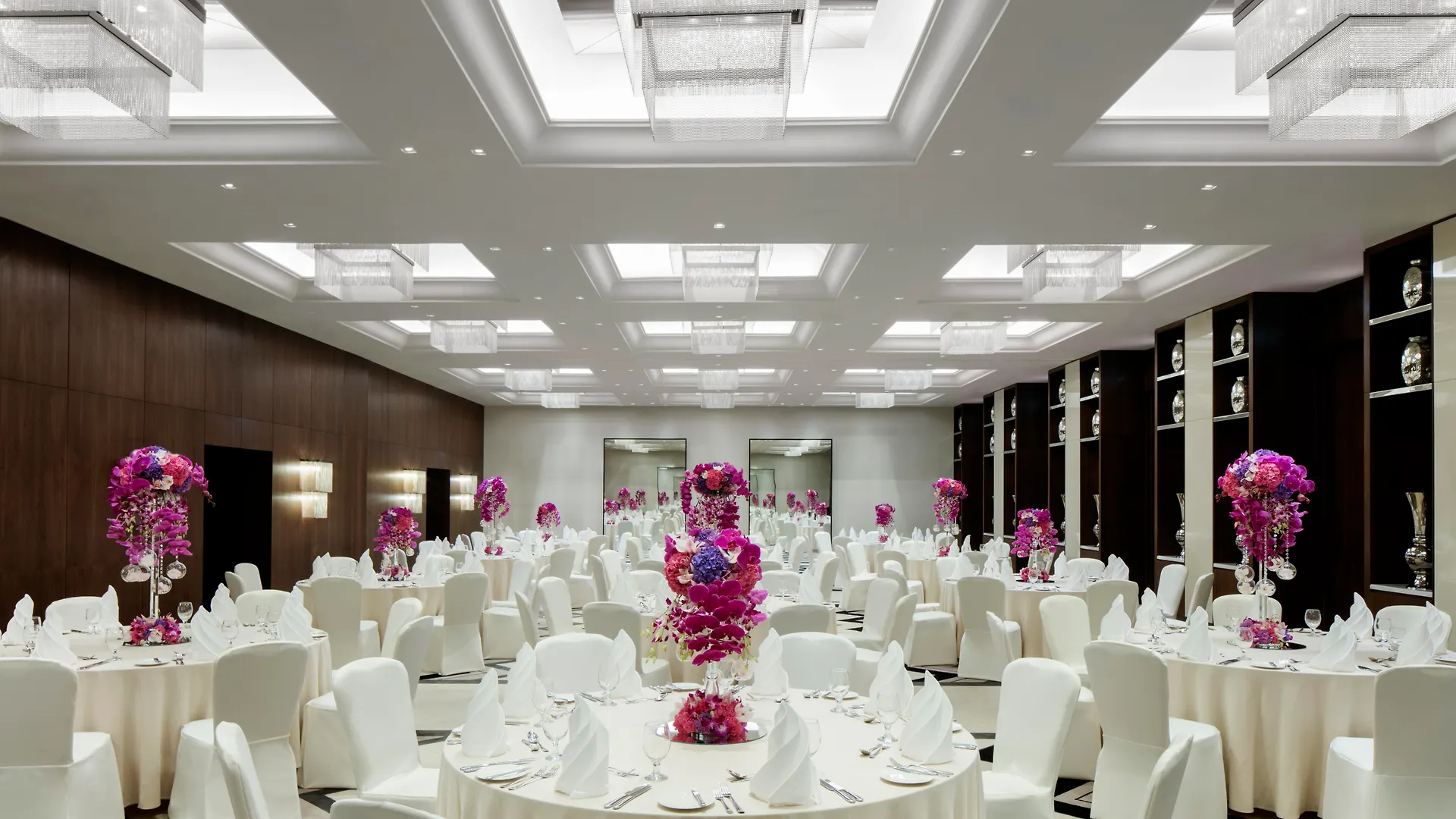 Pullman Dubai Creek City Centre Hotel