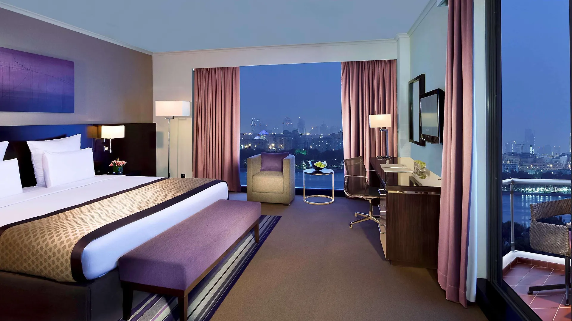 Pullman Dubai Creek City Centre 5*,