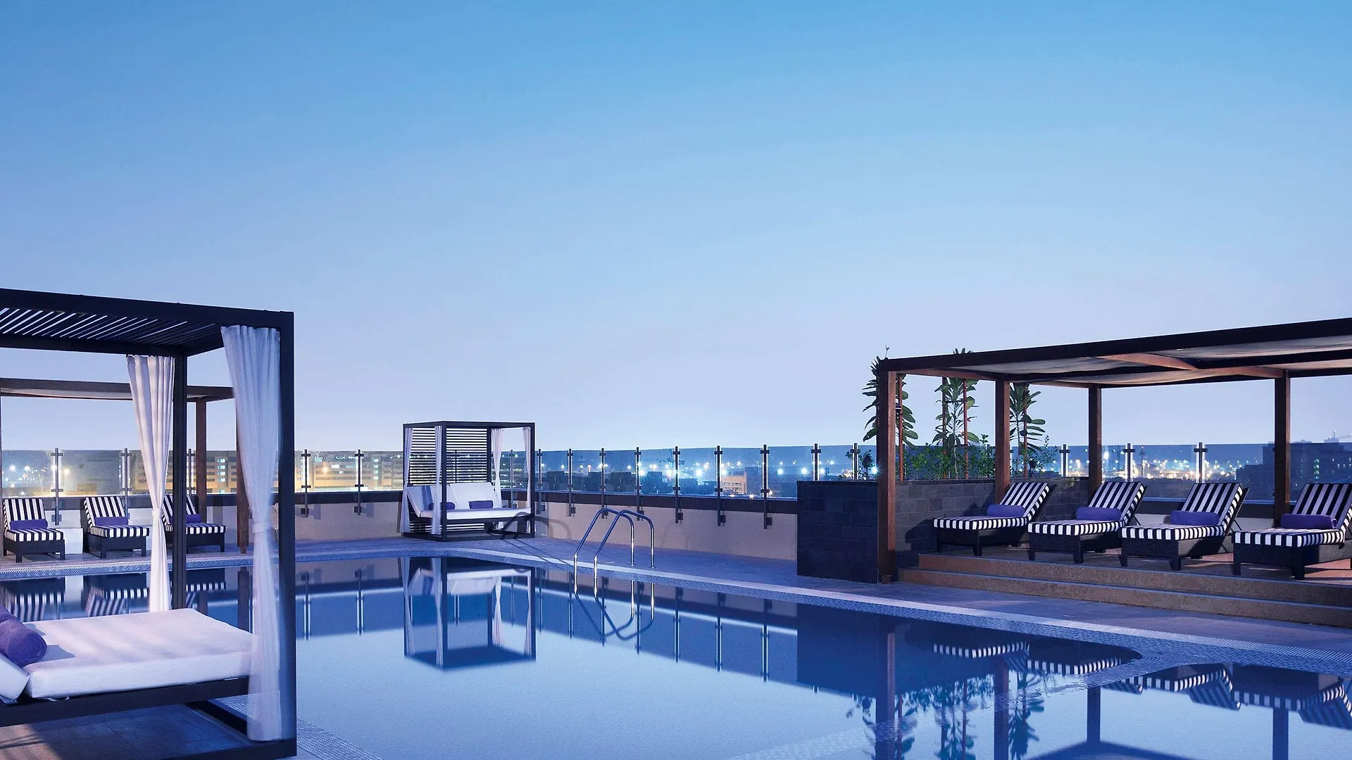 Pullman Dubai Creek City Centre 5*,
